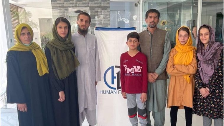 Aman Khalili (3o desde la derecha) y su familia. Foto: SAFI RAUF/HUMAN FIRST COALITION