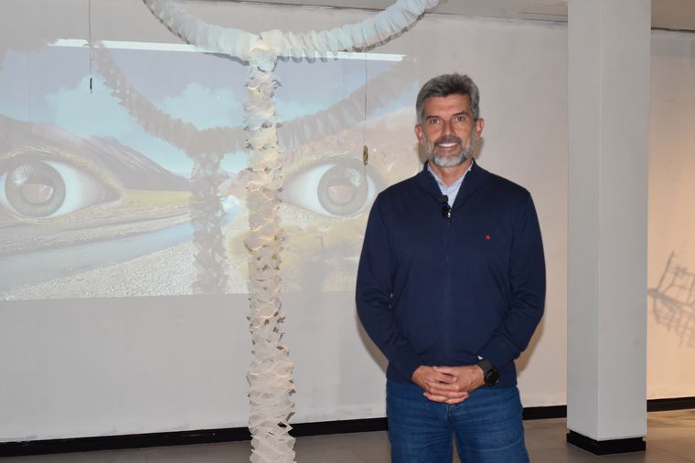 Ulpiano Suárez disfrutó de las exposiciones. Ulpiano Suárez disfrutó de las exposiciones.