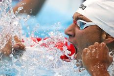 El nadador Ahmed Hafnaoui, de Túnez asombró al mundo del deporte con su oro. Foto: GETTY IMAGES