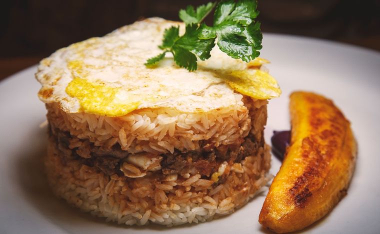 Arroz a la cubana Una receta deliciosa de arroz a la cubana para hacer en minutos. Foto: Shutterstock