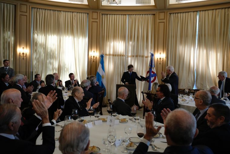 Milei fue aplaudido por los empresarios Milei fue aplaudido por los empresarios