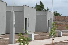 Mendoza prepara nuevas operatorias de casa con participación del Estado, el IPV y desarrolladores privados. Mendoza prepara nuevas operatorias de casa con participación del Estado, el IPV y desarrolladores privados.