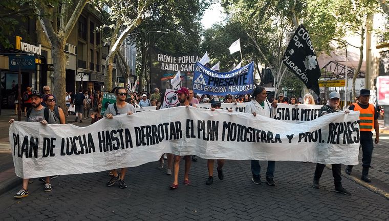 Movimientos hicieron una protesta contra la ley bases Foto: Santiago Tagua/MDZ