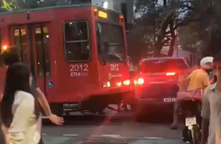 El siniestro no dejó heridos, pero provocó demoras en el tránsito y el servicio.