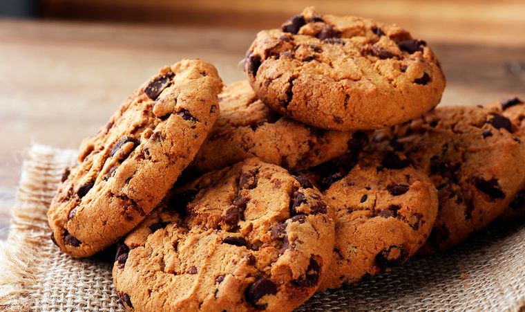 La receta más fácil para preparar tus propias galletas de avena con chocolate. La receta más fácil para preparar tus propias galletas de avena con chocolate.