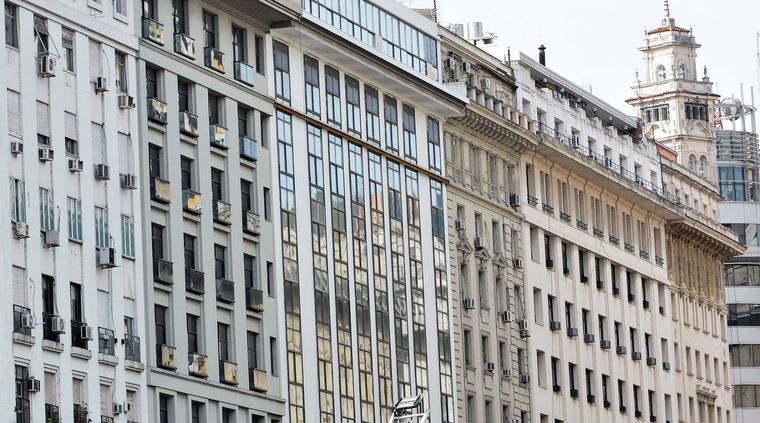 El mercado inmobiliario se mantuvo con alza de precios en dólares en julio