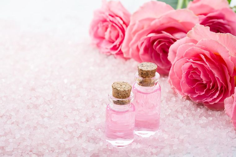 El agua de rosas es ingrediente natural ideal para el cuidado del rostro. Foto: Mundo Deportivo