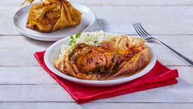 Anímate a cocinar unos deliciosos mixiotes de pollo en tu próxima reunión con amigos o familia. Foto: Recetas Nestlé MX