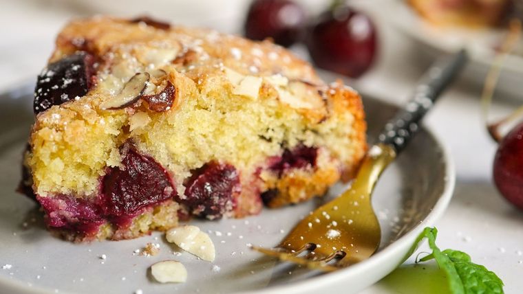 Budín de frutos rojos, una receta super húmeda y lista en pocos pasos