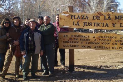 MDZol | Miembros de Aldabón en la plaza de la Memoria Foto: Max Belaeff/Mediamza.com