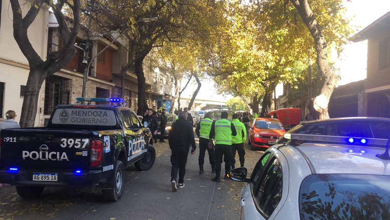 El operativo en calle Federico Moreno. El operativo en calle Federico Moreno.