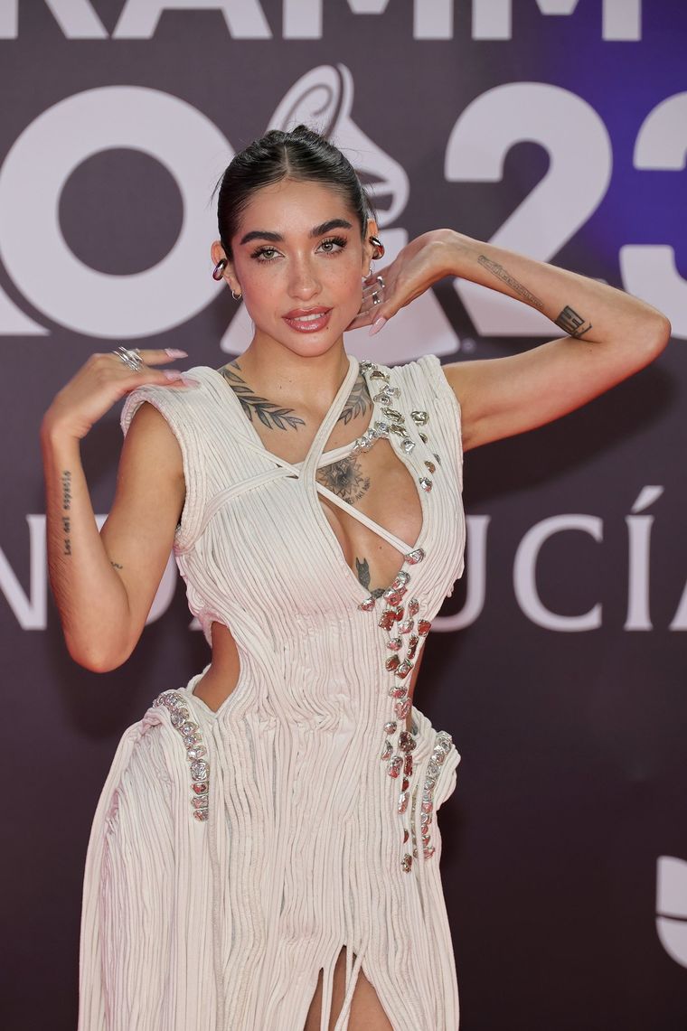 Maria Becerra lució un espectacular vestido fabricado en su totalidad en Argentina, apoyando a la industria local. Foto: Twitter @MariaBecerra22