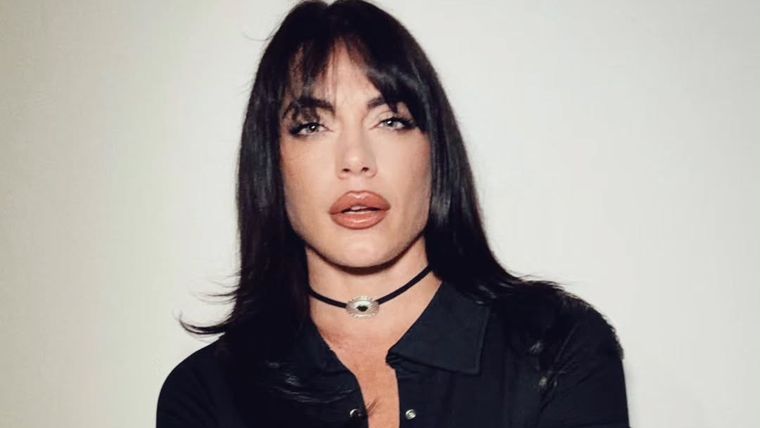 Mirá el look de Emilia Attias.