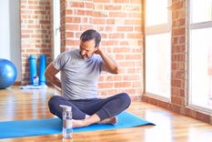 Yoga Ejercicios para cervicales Foto: Shutterstock