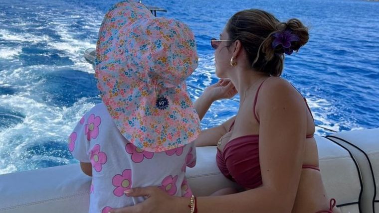 Gamze Erçel y Mavi Familia con diversión asegurada. Foto: Fuente: imagen - instagram - @gamze_ercel