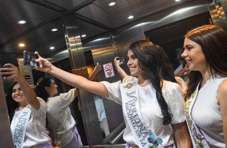 Las soberanas en el ascensor del hotel Foto: Juan Ignacio Blanco/MDZ