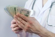 El sistema de salud de Argentina viene hace años de estar ´en coma´ y los profesionales de la salud son los principales perjudicados de esta degradación Foto: Shutterstock