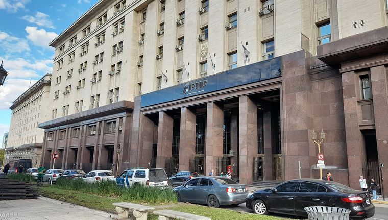 La AFIP dio a conocer la recaudación de julio, la cuál volvió a dejar un saldo negativo. Foto: ALF PONCE MERCADO / MDZ