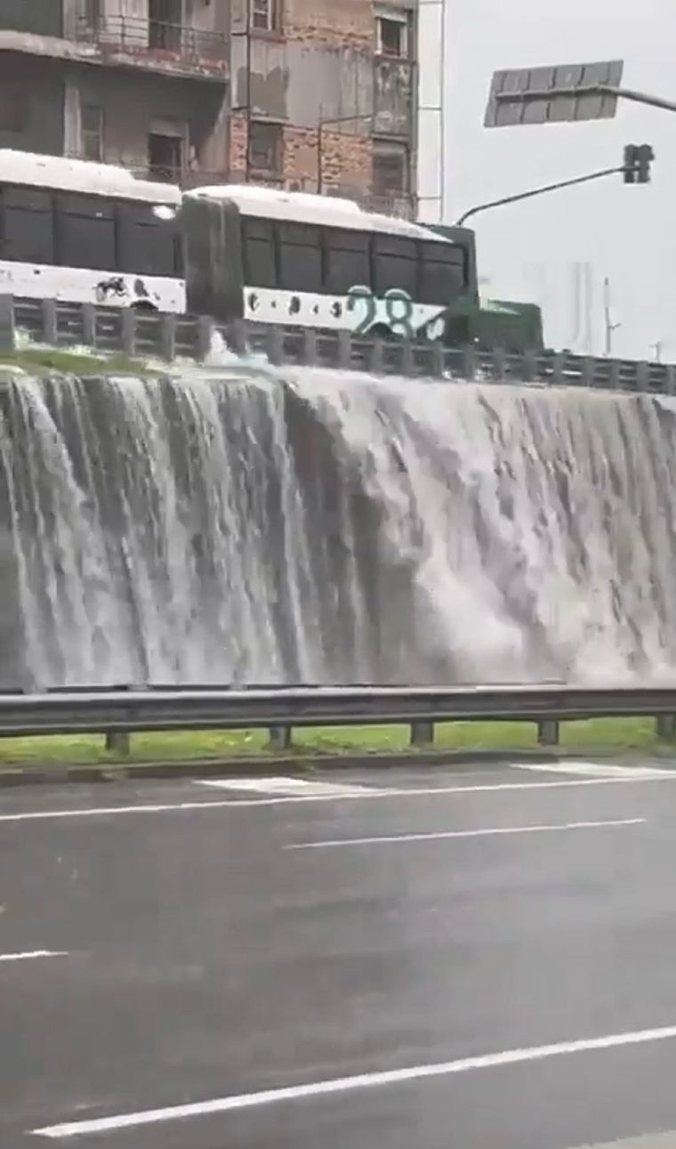 La autopista General Paz estuvo inundada. Foto: X (Twitter)