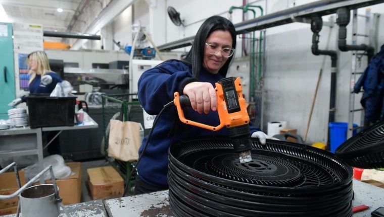 La industria opera en niveles similares a los de la pandemia Foto: NA