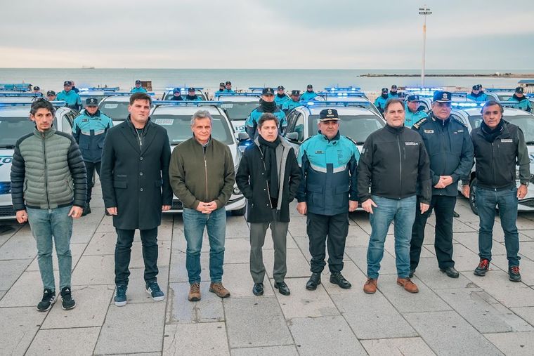 El gobernador bonaerense Axel Kicillof habría entregado patrulleros para reforzar la seguridad en Mar del Plata solo para la foto