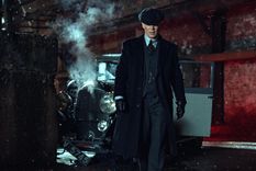 Tommy Shelby regresa para una nueva aventura. Tommy Shelby regresa para una nueva aventura.