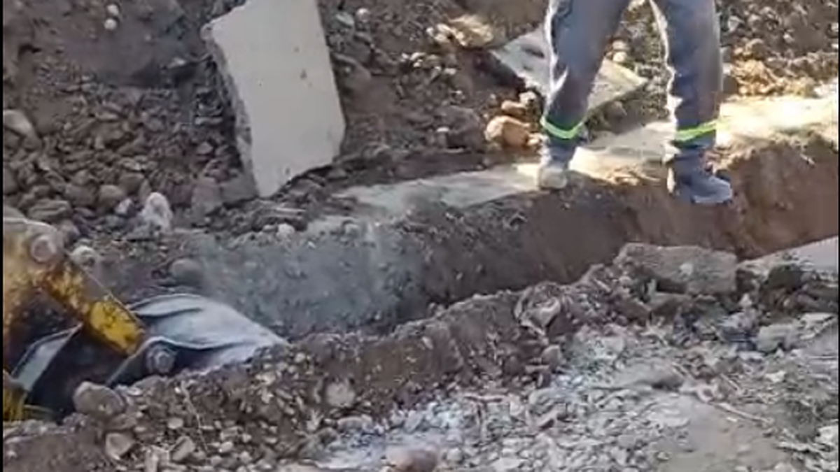 Alerta en Los Corralitos por la rotura de un caño de gas