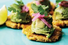El aguacate combina perfecto con el tomate, el huevo y el limón. Foto: Sauce Magazine