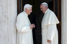 Benedicto y Francisco Benedicto y Francisco, una teoría los vincula en una trama de poder. Foto: Efe.