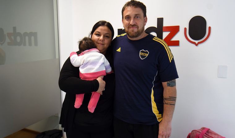 Darío y Betina tiene tres hijas y son parte del programa Familia Temporaria hace dos años. Darío y Betina tiene tres hijas y son parte del programa Familia Temporaria hace dos años.