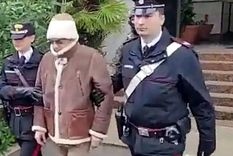 Captura de pantalla del video policial de la detención del último gran padrino de la mafia, Mateo Messina Denaro. Foto: Efe.