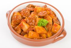 Patatas a la riojana Una receta simple y deliciosa para hacer en minutos. Foto: Shutterstock