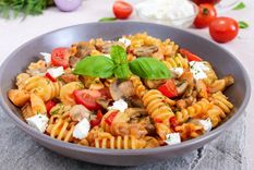 Las ensaladas con pastas están de moda. Foto: Shutterstock