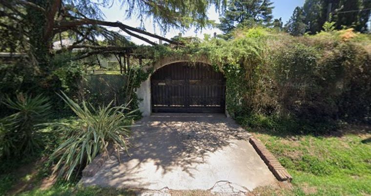 Efectivos policiales se presentaron en la casa de Carlos Alberto Solari de manera preventiva. No se esperan incidentes.