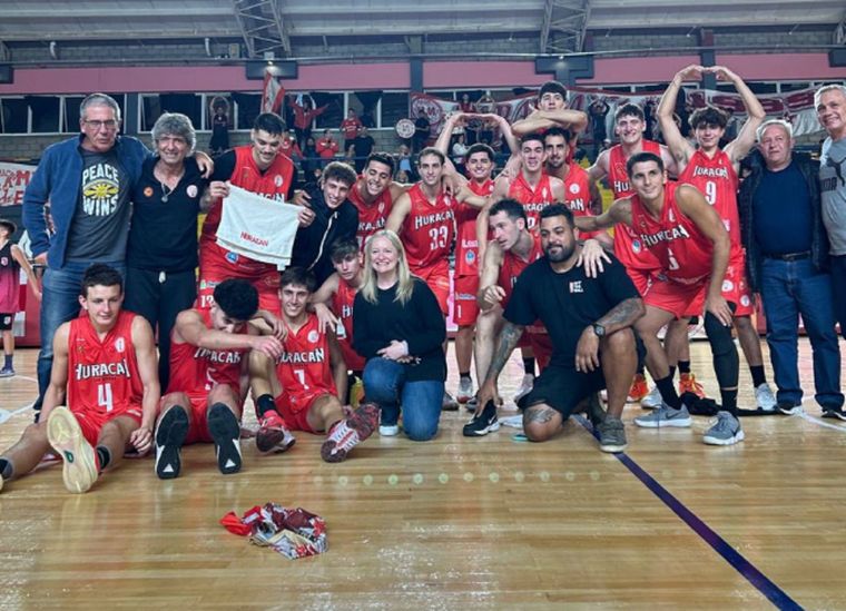 Huracán Las Heras jugará en la segunda categoría del básquet nacional al igual que Rivadavia. 