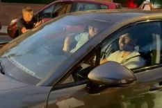 El Kun e Ibai ingresando a la casa de Messi. Foto: Captura