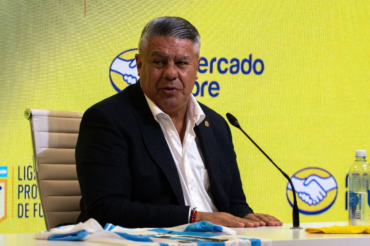 Claudio Tapia encabezó la reunión en la que se oficializó el vínculo.