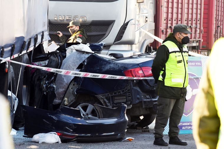 El auto quedó destruido Foto: Telam