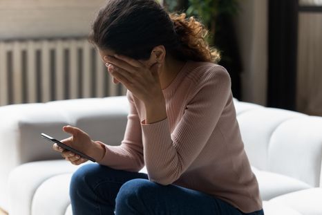 La modalidad de estafa se presenta como una compra común y apunta al código de verificación de WhatsApp. La modalidad de estafa se presenta como una compra común y apunta al código de verificación de WhatsApp.