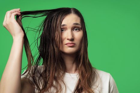 Este secreto capilar para dejar de tener pelo graso salvará tu melena y autoestima Foto: Shutterstock.