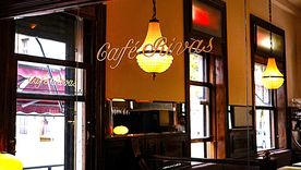 Café Rivas está en el corazón de San Telmo con una propuesta renovada de la cocina argentina.