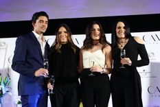 De esta forma tan elocuente las hijas de Alejandro Fernández celebran el cumpleaños de su madre