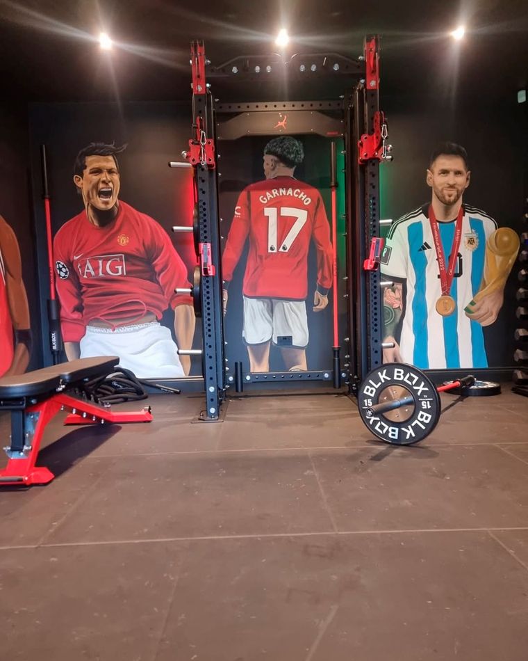 Garnacho tiene un nuevo gimnasio en el que le rinde homenaje a sus máximos ídolos. Foto: @blkboxfitness