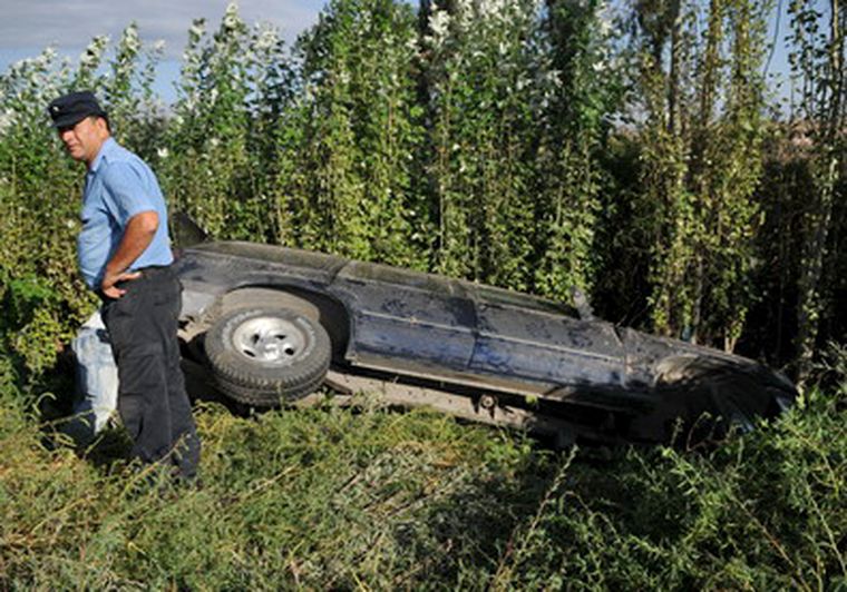 Así quedó el vehículo dentro del canal. Foto: Nacho Gaffuri / MDZ