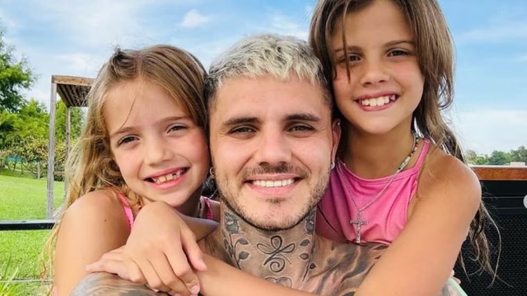 Mauro Icardi junto a Francesca e Isabella Foto: Instagram: @mauroicardi