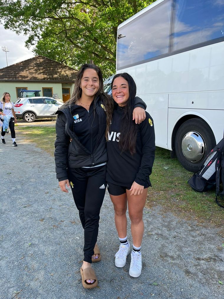 Delfi Thome, junto a Majo Granatto. Foto: Gentileza