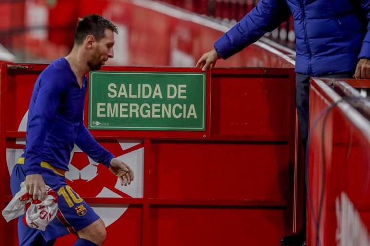 Messi se fue del Barcelona después de 17 temporadas. Foto: The Sun