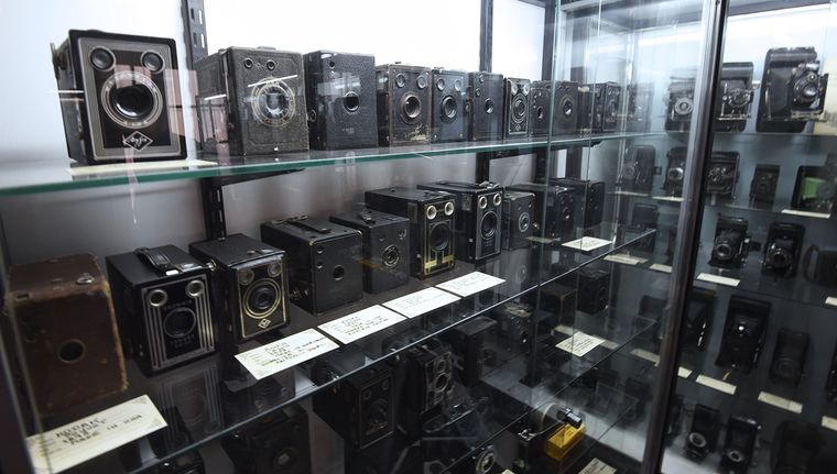 Colección de cámaras tipo cajón, mayormente utilizadas en la primera mitad del siglo XX. Colección de cámaras tipo cajón, mayormente utilizadas en la primera mitad del siglo XX.