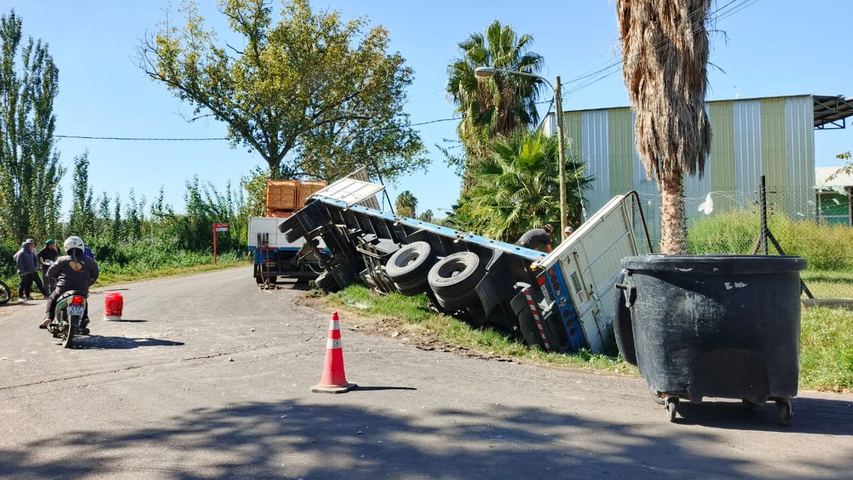 Accidentes viales en Mendoza: un camión fue 
