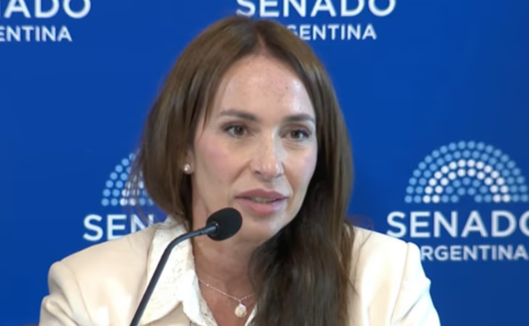 Karina Milei le bajó el pulgar a María Verónica Michelli. Karina Milei le bajó el pulgar a María Verónica Michelli.